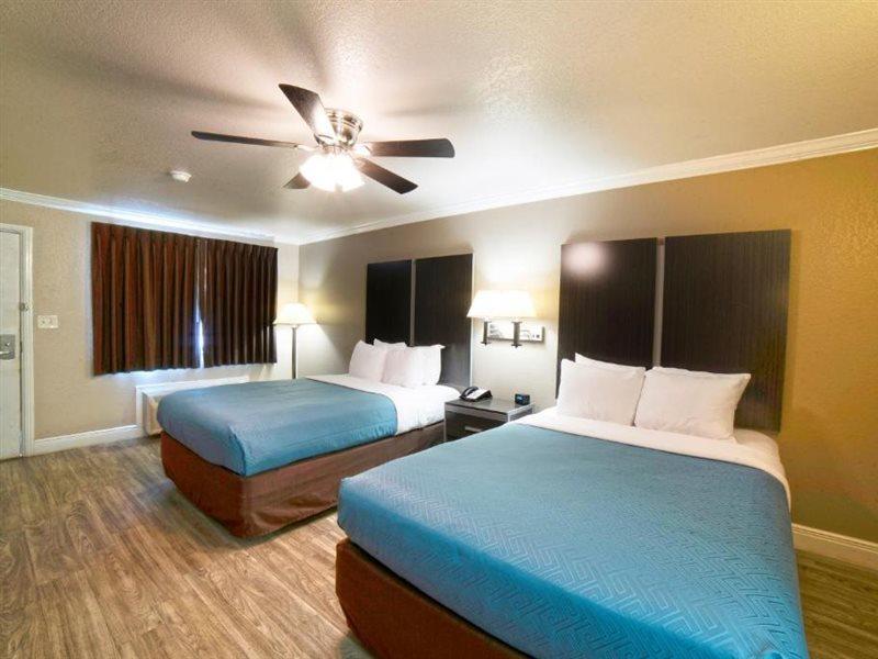 Econo Lodge Inn & Suites Corpus Christi Exterior photo