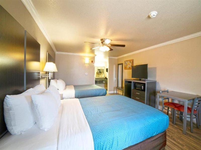 Econo Lodge Inn & Suites Corpus Christi Exterior photo