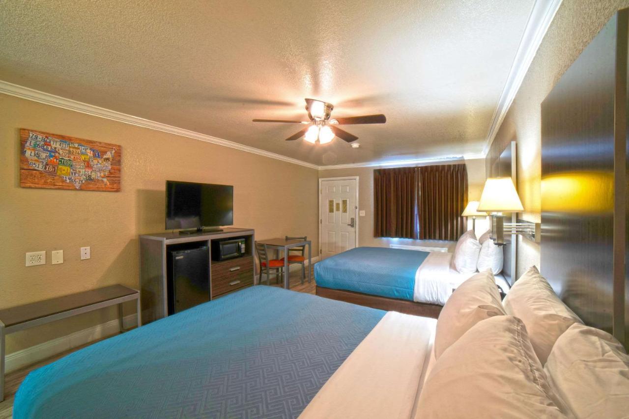 Econo Lodge Inn & Suites Corpus Christi Exterior photo