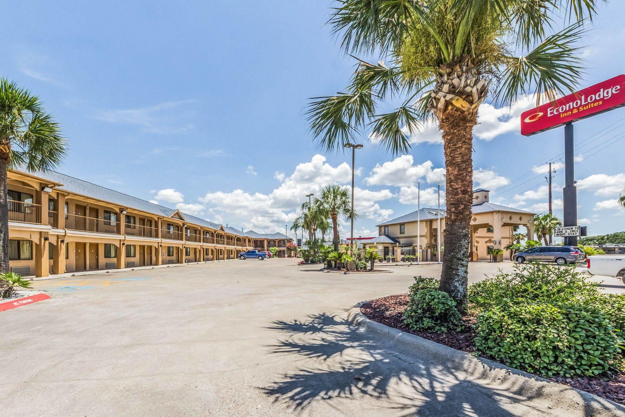 Econo Lodge Inn & Suites Corpus Christi Exterior photo