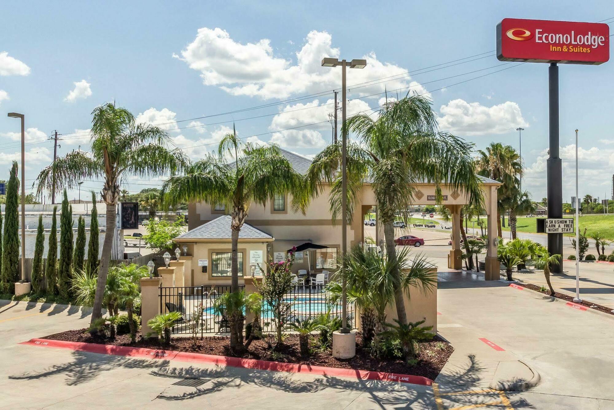 Econo Lodge Inn & Suites Corpus Christi Exterior photo