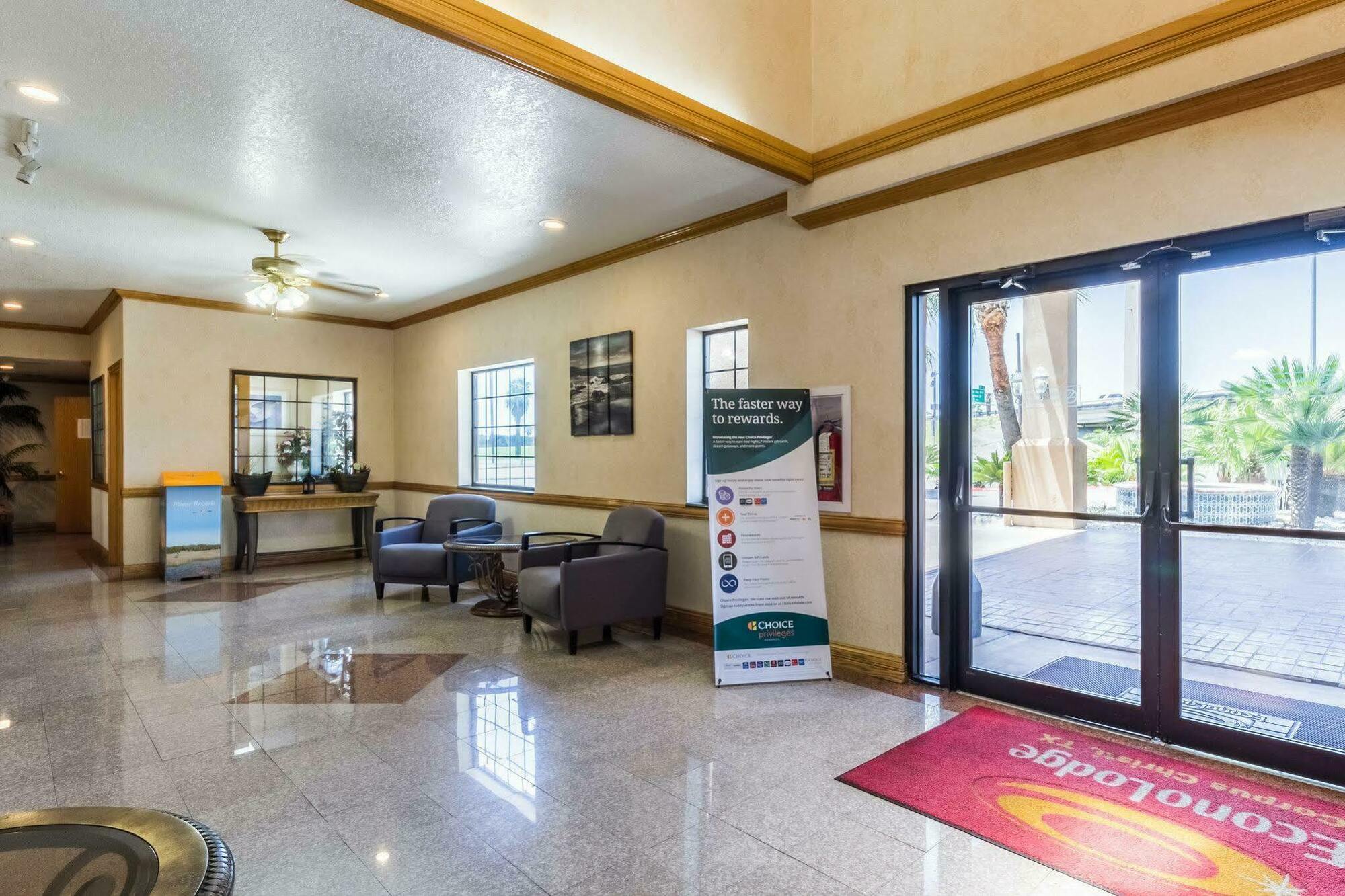 Econo Lodge Inn & Suites Corpus Christi Exterior photo