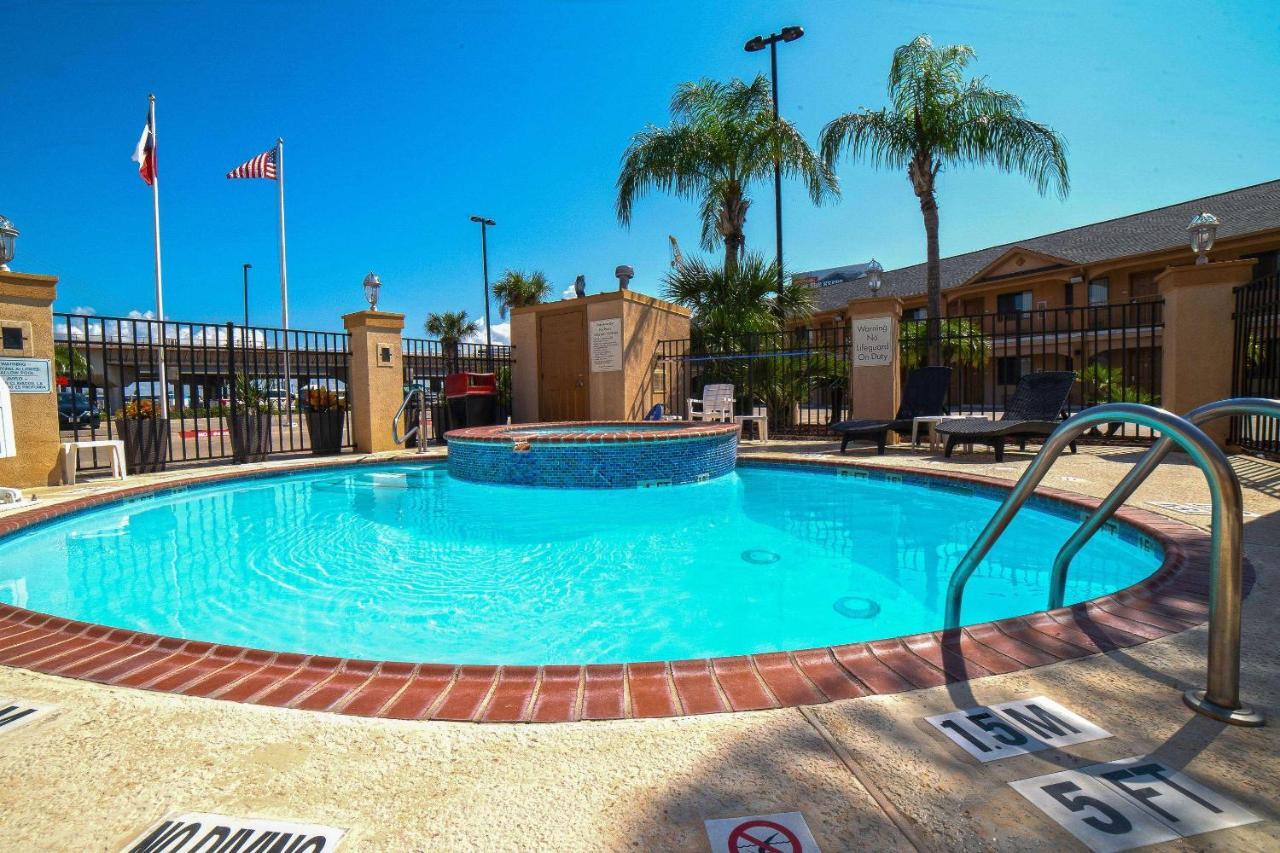 Econo Lodge Inn & Suites Corpus Christi Exterior photo